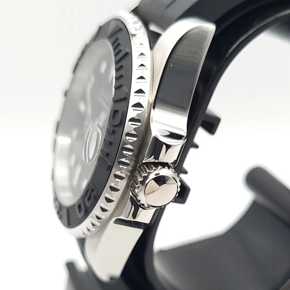 Seiko Black and Silver Men's Watch - Picture 5 of 8